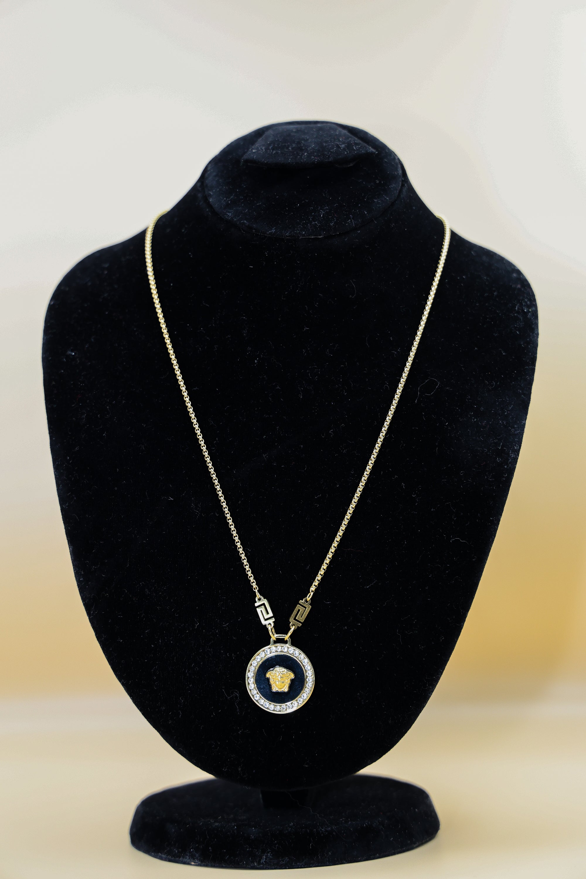 Black pendant set