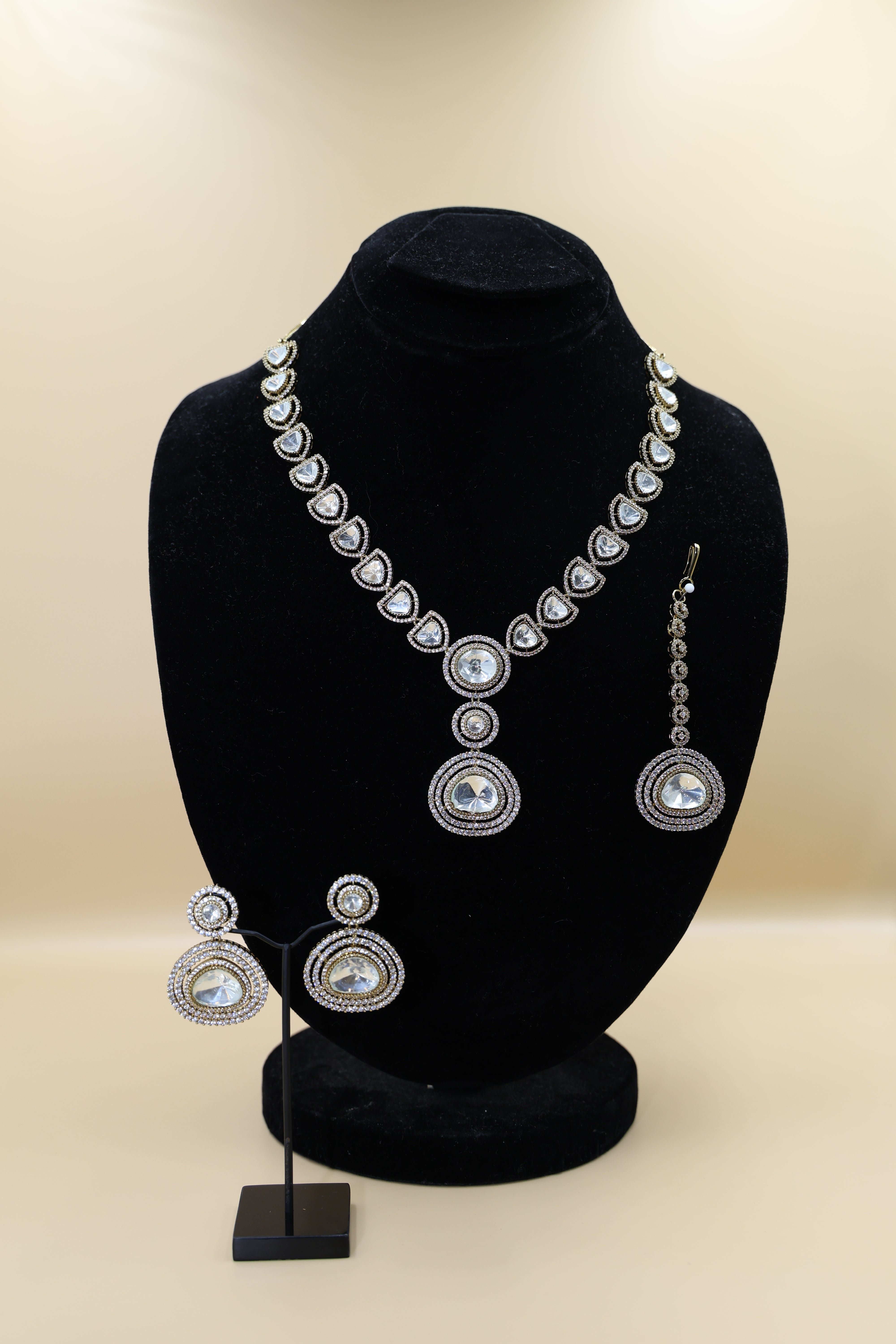 Anisha Set