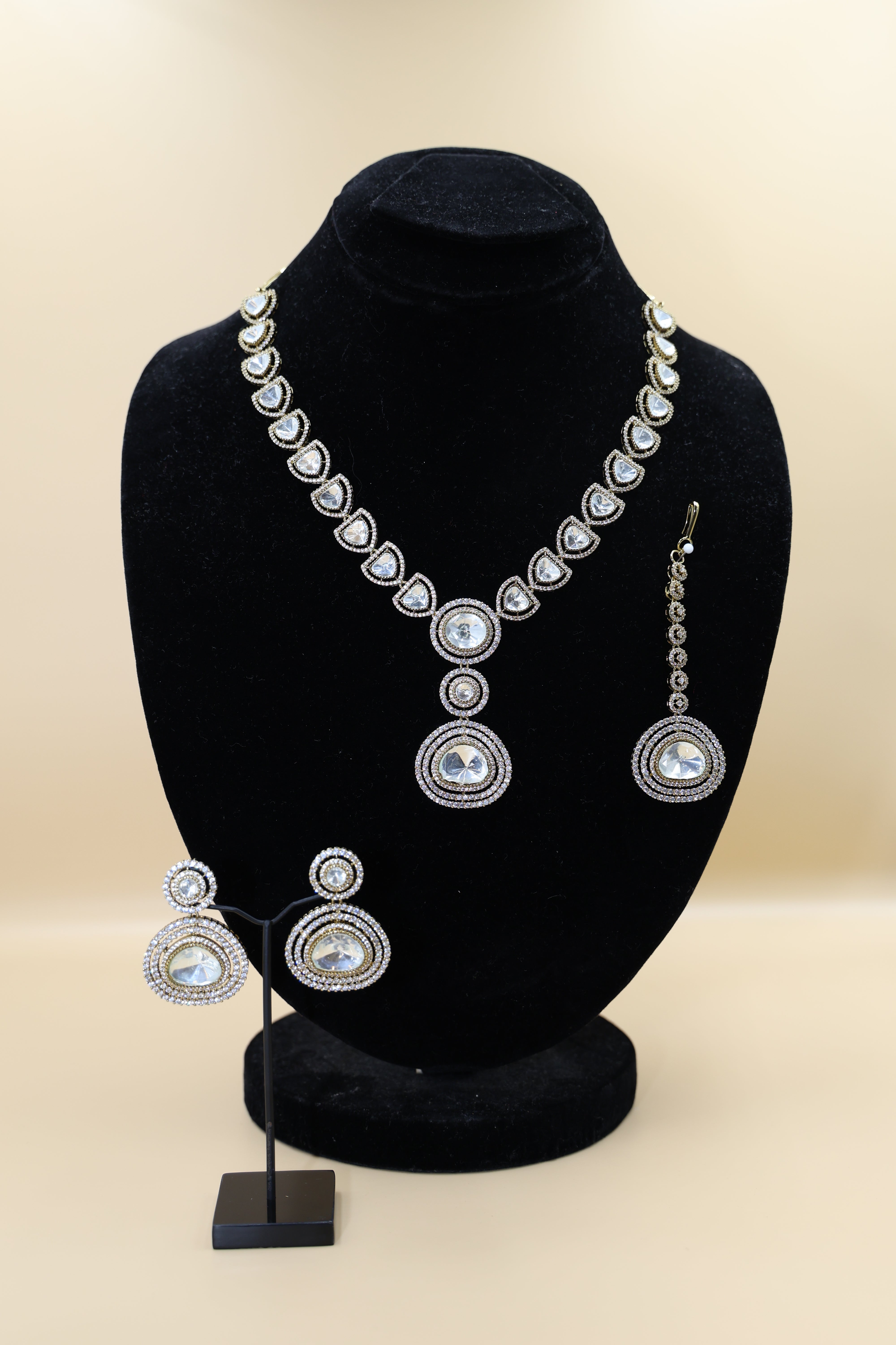 Anisha Set