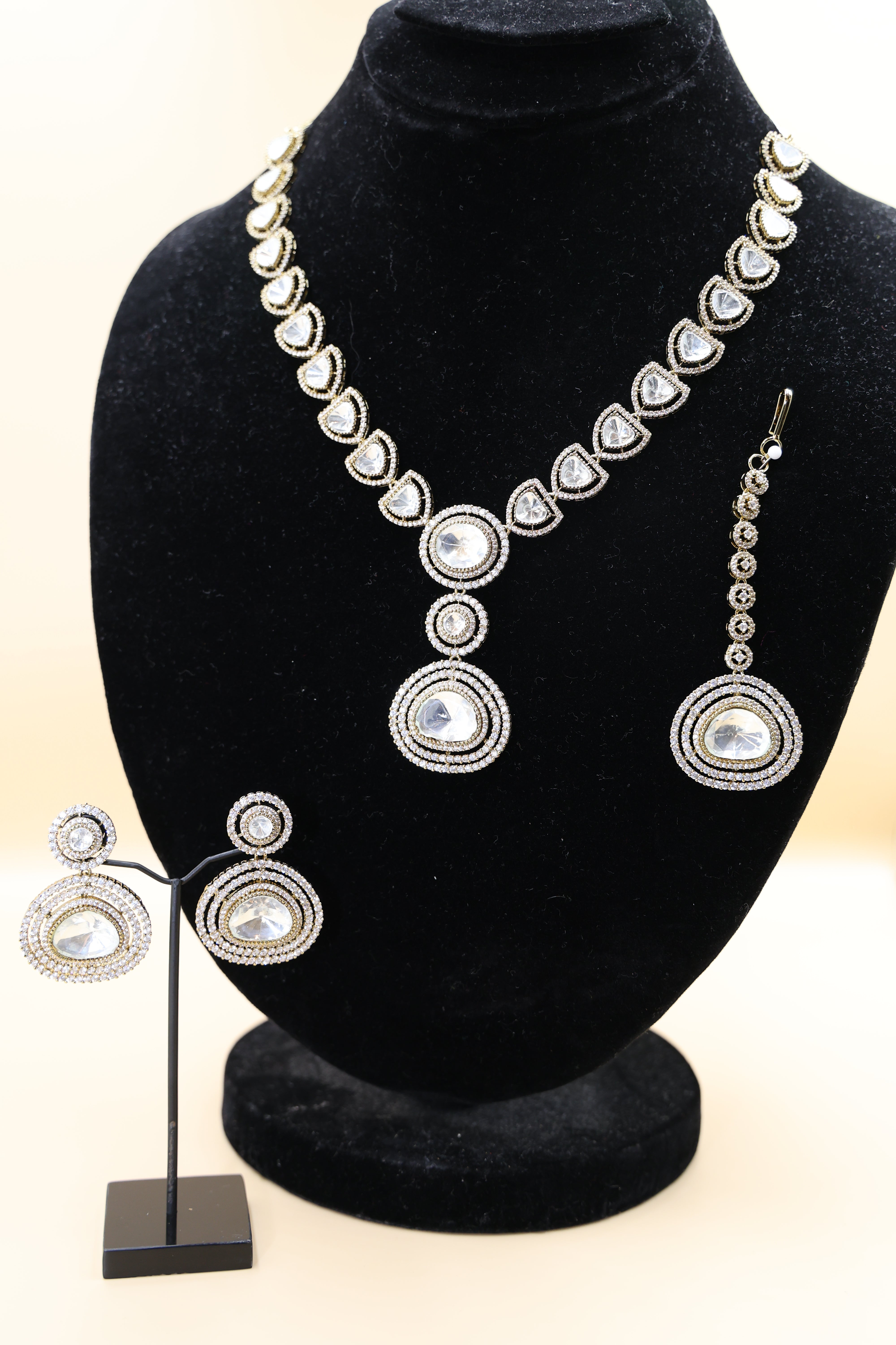 Anisha Set