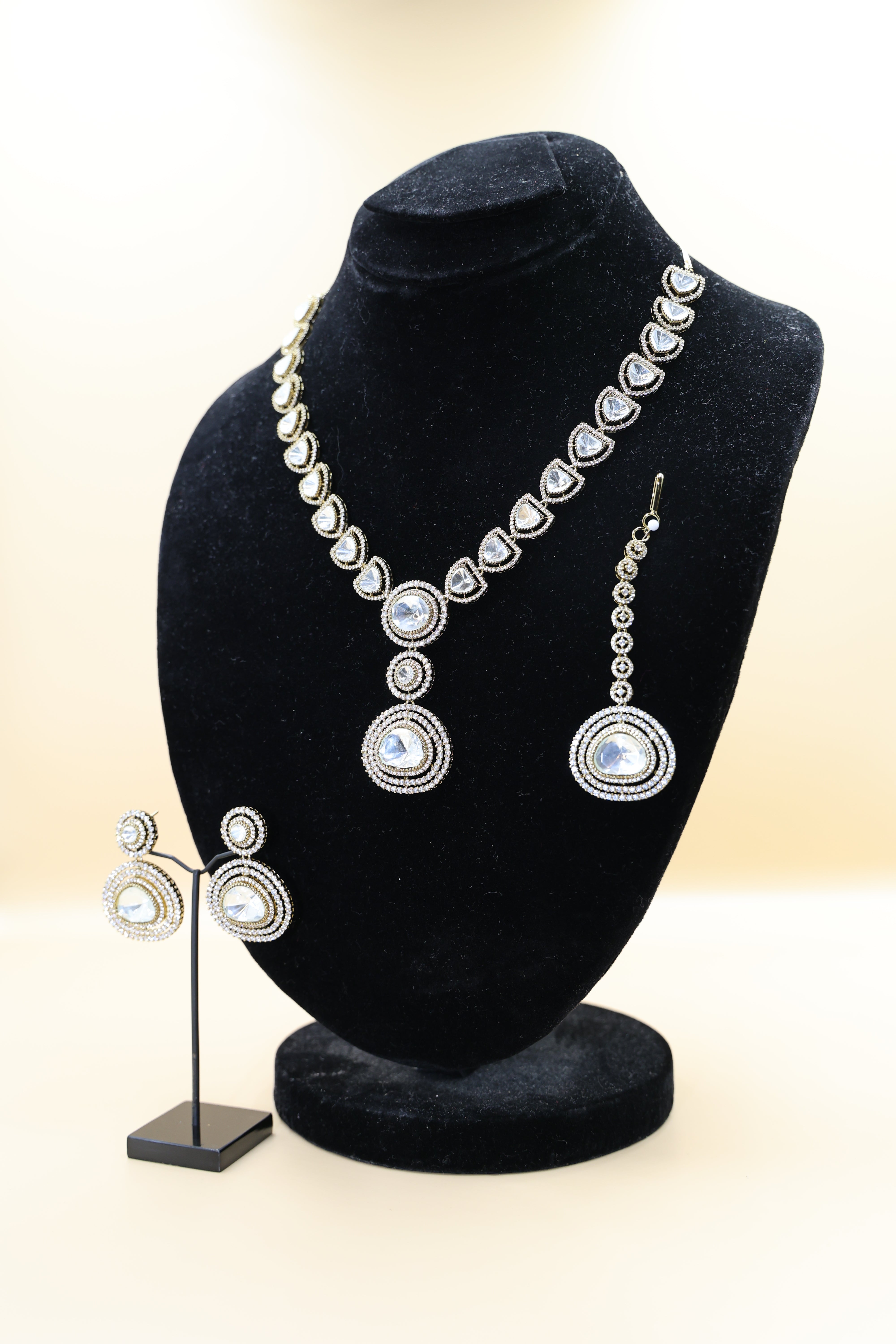Anisha Set
