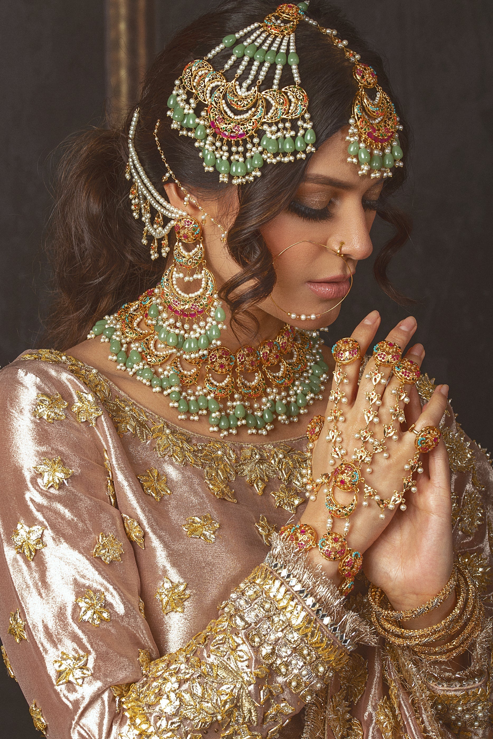 Discover the Timeless Elegance of a Sage Green Necklace Set: A Must-Have in Your Jewellery Collection