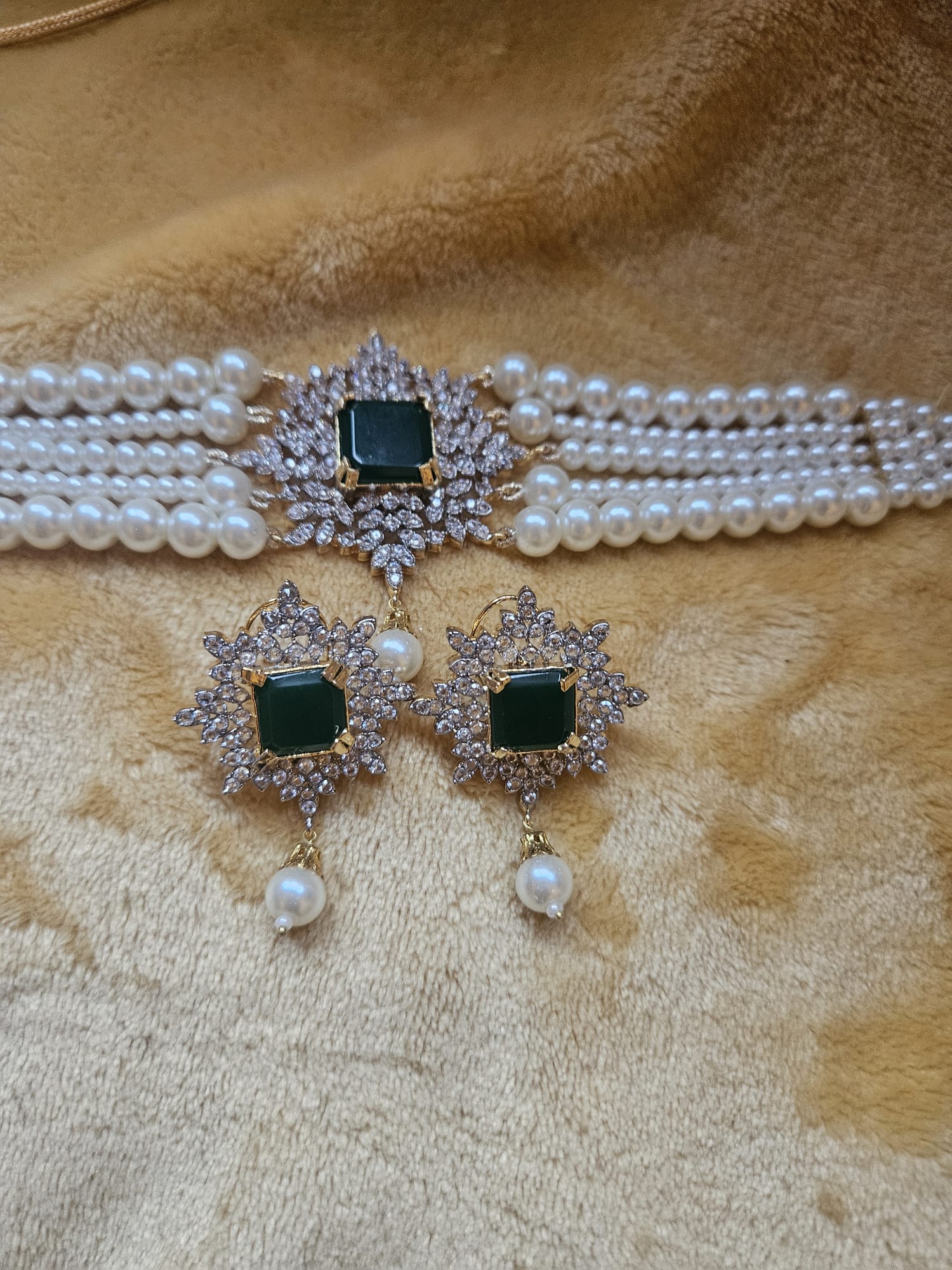 Mia Pearl Choker Set