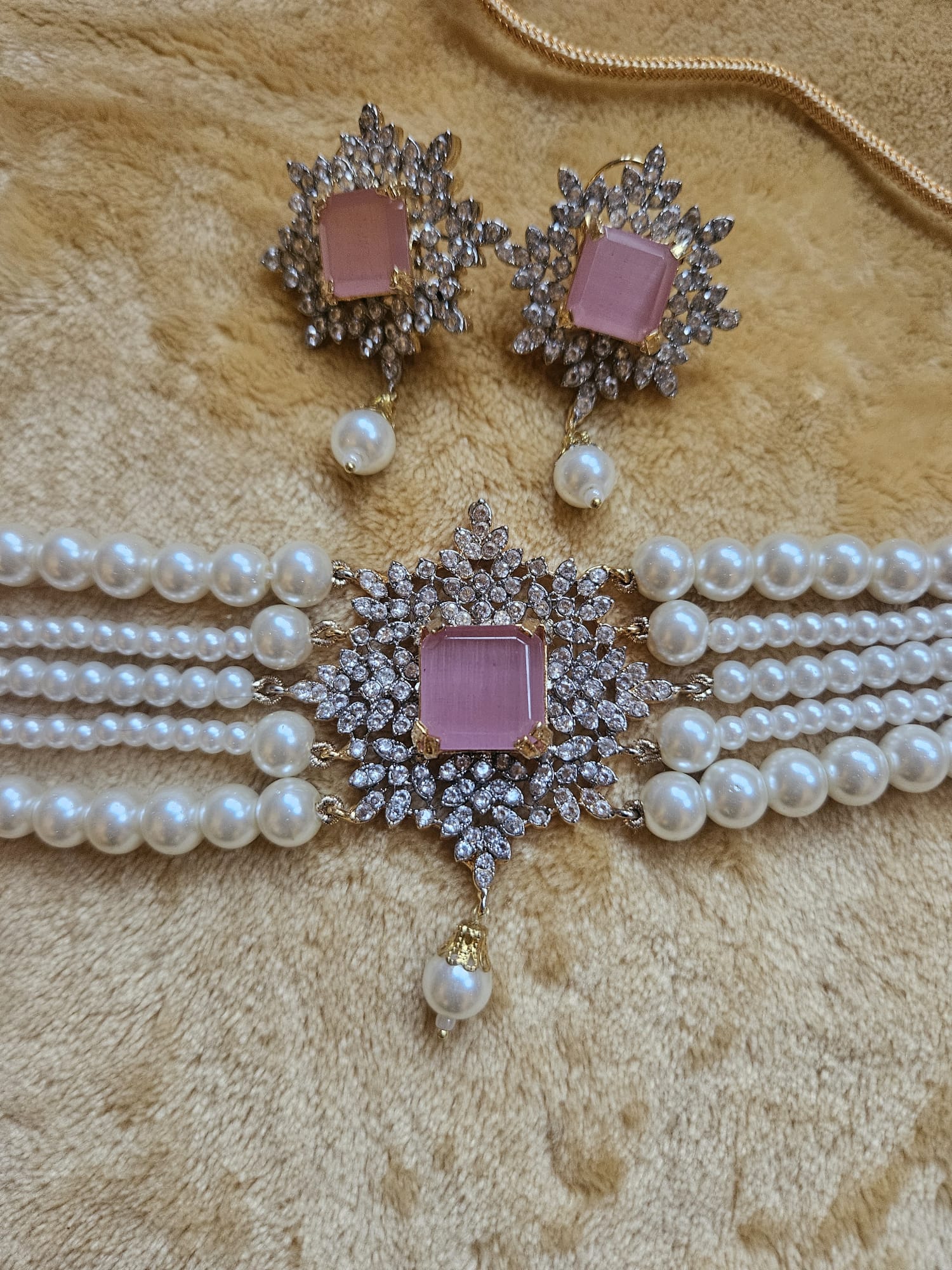 Mia Pearl Choker Set